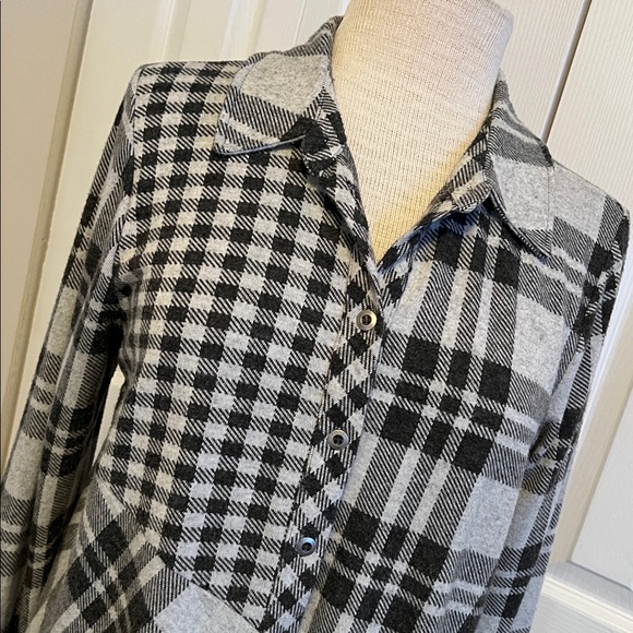 Soft Surroundings Paramour Black and White Plaid Button Down Top Size Medium - Picture 3 of 16